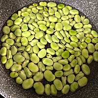韭菜蚕豆的做法图解2