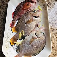 酱汁蒸鱼的做法图解1