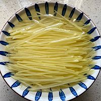 酸辣土豆丝的做法图解1