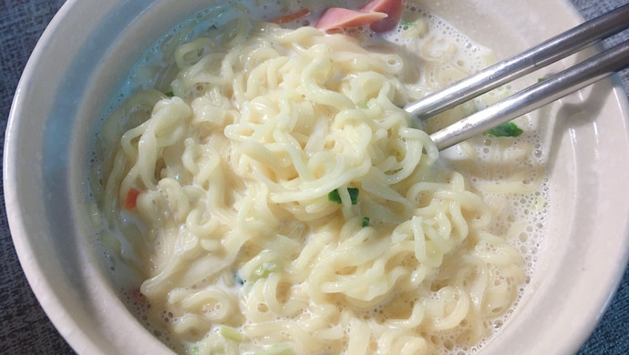 牛奶泡面