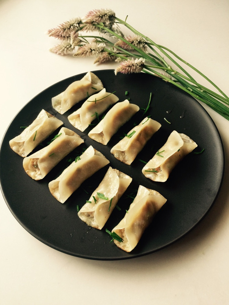 百变饺子皮之锅贴的做法