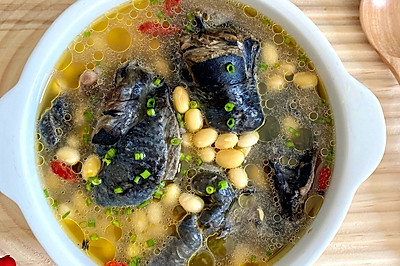 黄豆乌鸡汤