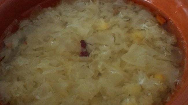 银耳红枣枸杞汤的做法