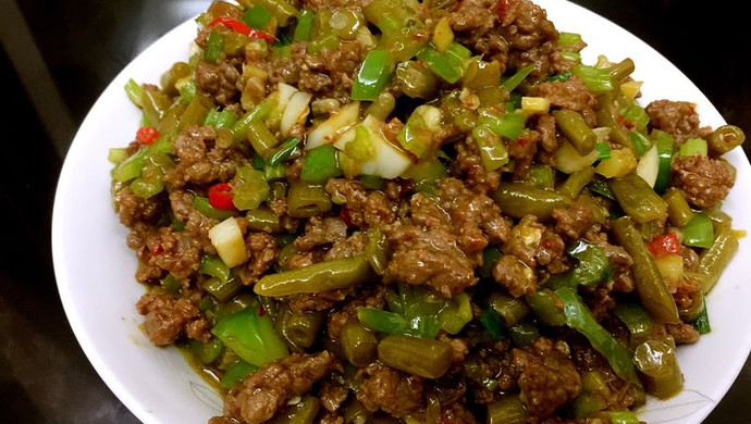 酸豆角炒牛肉粒