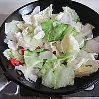 油豆皮炒圆白菜的做法图解5