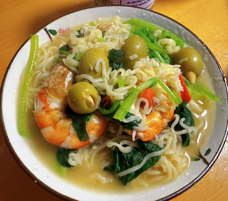大虾青菜青橄榄面的做法