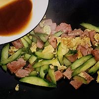 #蛋趣体验#夏日开胃菜，青瓜火腿炒鸡蛋的做法图解10