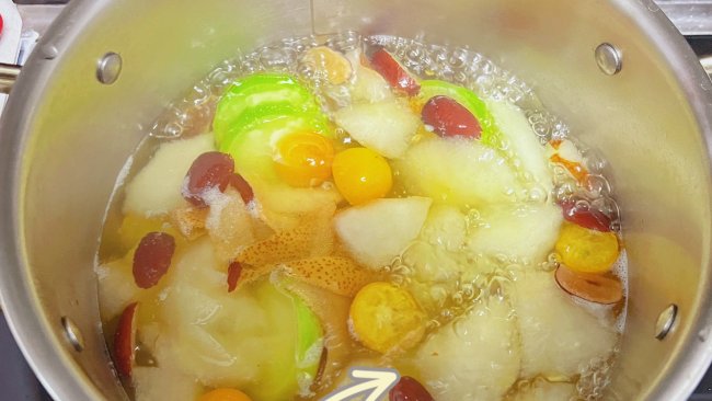 雪梨金桔萝卜汤的做法
