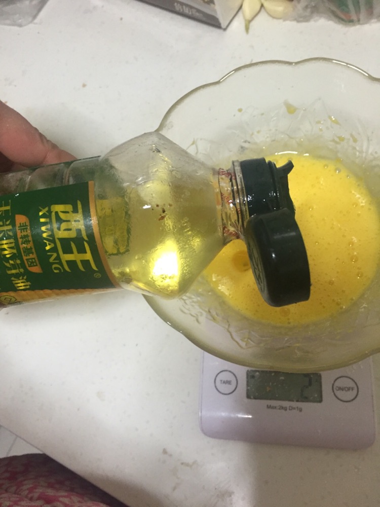 草莓蛋卷的做法图解3