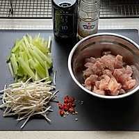 莴笋豆芽清炒鸡丁的做法图解1