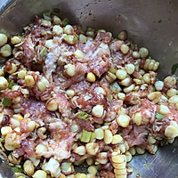 猪肉玉米饺子的做法图解1
