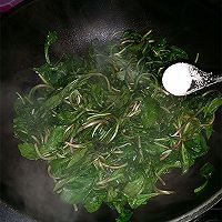 清炒马兰头#浪漫樱花季#的做法图解4