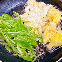 青椒金针菇炒蛋的做法图解5