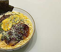 #精致一人食#深夜一碗日式豚骨拉面的做法