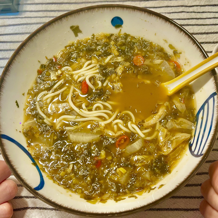自制云南酸菜米线，嗦粉快乐！的做法