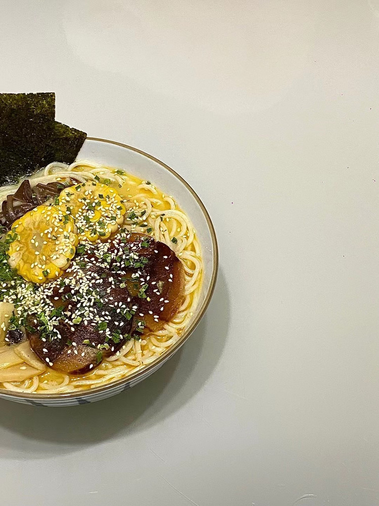 深夜一碗日式豚骨拉面的做法