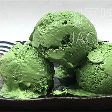 浓厚抹茶冰激凌，口感丝滑细腻，味蕾被清香甜蜜所征服。