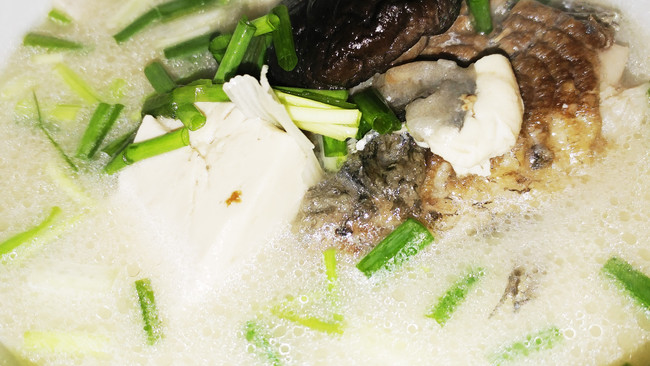 鲫鱼鱼鳔豆腐汤的做法