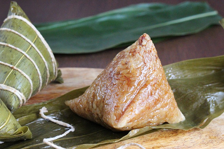 【咸蛋黄肉粽】 糯叽叽 香腻腻的味道的做法