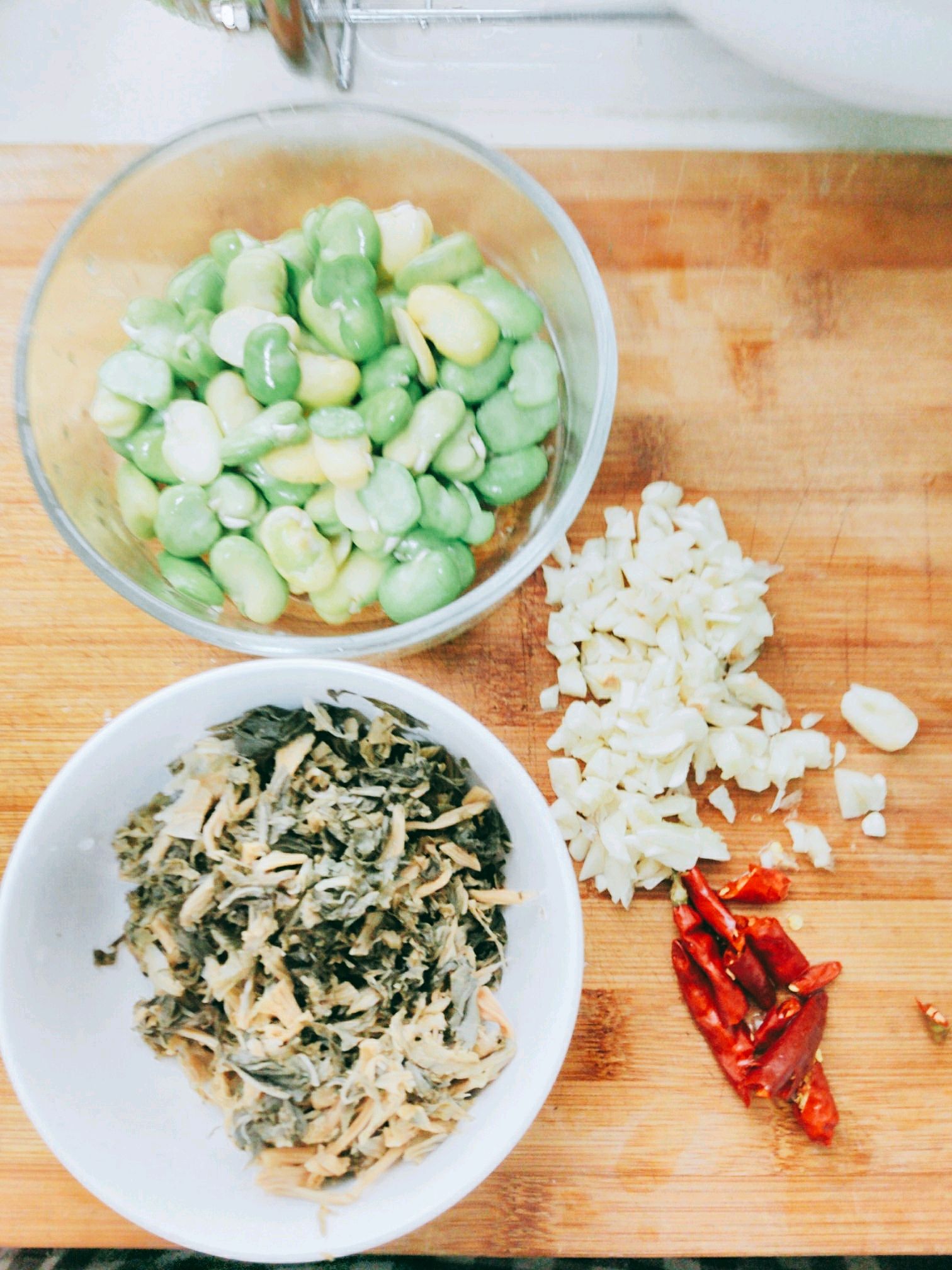 Sauteed sauerkraut with fava bean