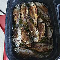香酥糖醋小鲫鱼的做法图解3