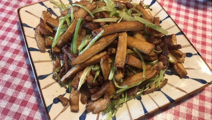 芹菜香干小炒肉