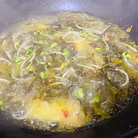 蒜香水煮酸菜鱼的做法图解2