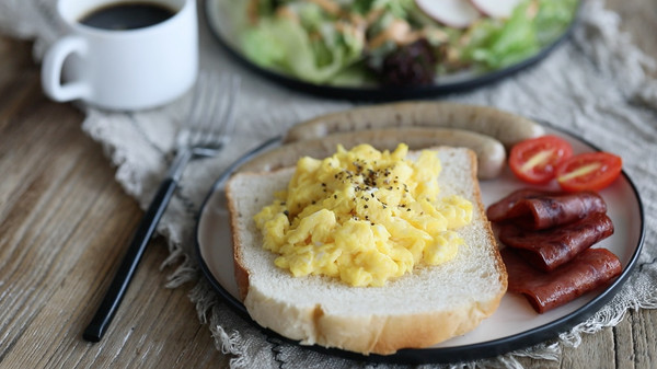 视频|做出健康Brunch！一键烤全麦面包（东菱面包机）