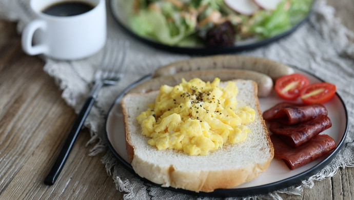 视频|做出健康Brunch！一键烤全麦面包（东菱面包机）