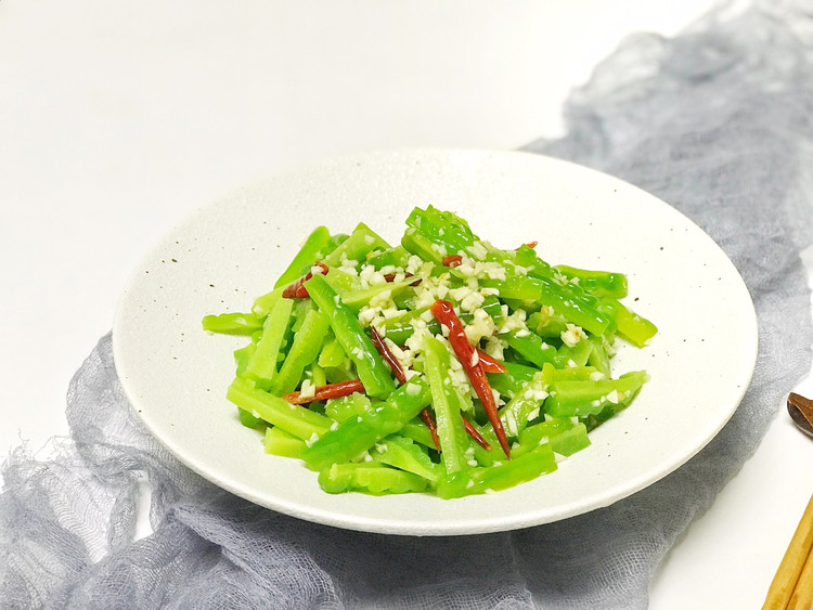 这菜叫君子菜，女性夏季要多吃，养颜护肤，常吃皮肤水嫩如婴儿般的做法