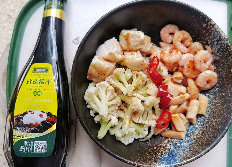捞汁轻食-虾仁鳕鱼鸡胸肉沙拉的做法