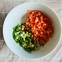 #《追着时间的厨房》同款美食#芽菜肉沫蔬菜早餐饼的做法图解2