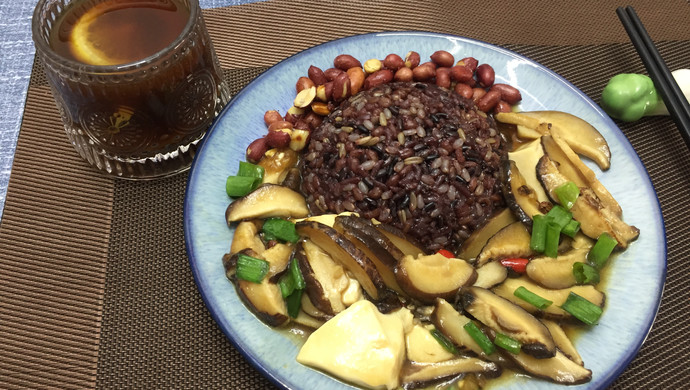 香菇滑内酯豆腐紫米饭