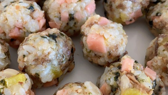 牛肉松饭团（内附不粘锅自制牛肉松）