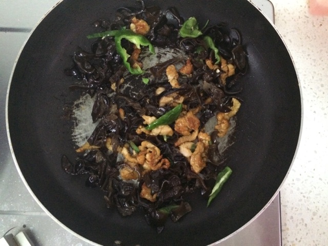 木耳炒肉丝的做法图解4