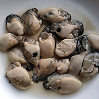 粉丝蒸牡蛎的做法图解1