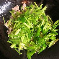芹菜炒猪肉的做法图解5