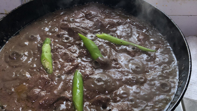 猪血炖猪肉和内脏(Dinuguan at puto)