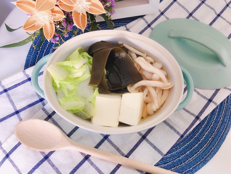 白菜蘑菇豆腐什锦锅（日式）的做法