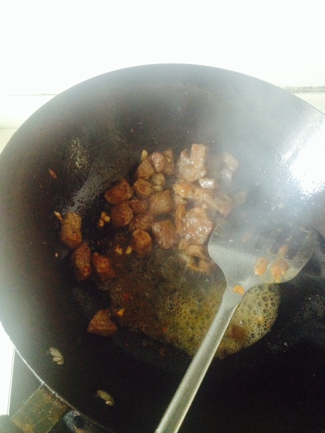 菠萝牛肉粒的做法图解4