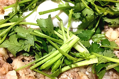 咸蛋蒸马蹄肉饼