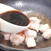 （没有焦糖色素，健康好吃）腐竹红烧肉的做法图解2