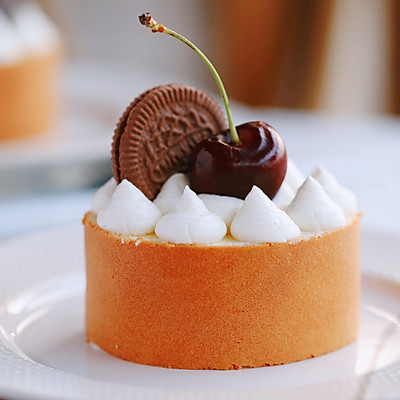 蛋糕卷新创意做法：樱桃切片奶油蛋糕卷