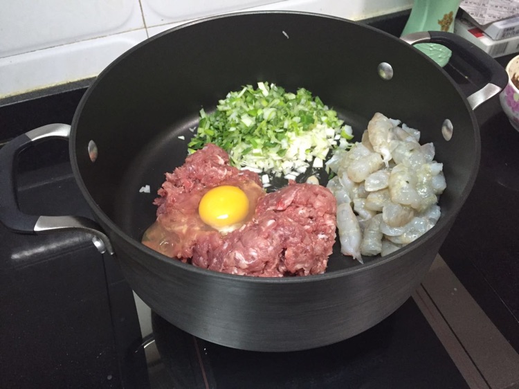 虾仁汤饺的做法图解1