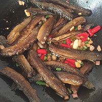 干煸泥鳅（少油健康版）的做法图解2
