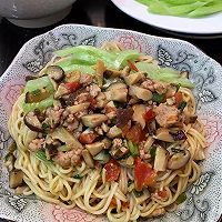 香菇青瓜番茄拌面减脂餐的做法图解6