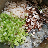 莲藕虾仁香菇芹菜馄饨的做法图解5