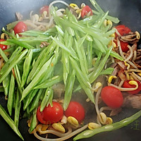 茄豆卤肉胡烩饺的做法图解3