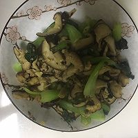 减肥菜谱四香菇炒油菜的做法图解7