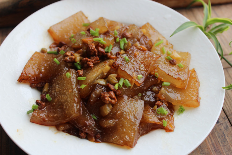 一把番薯粉，赛过红烧肉——肉末番薯粉皮的做法